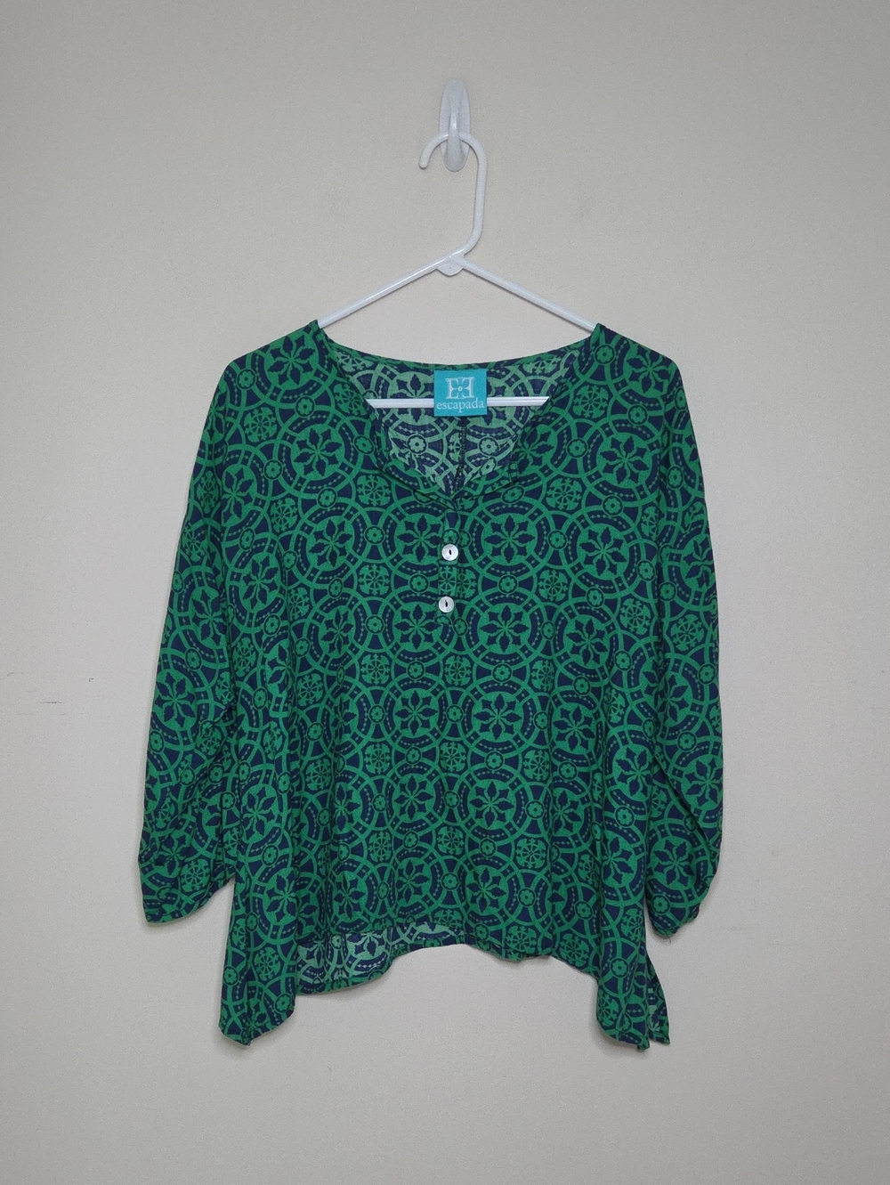 Women's Escapada Green Top Sz Med /Large